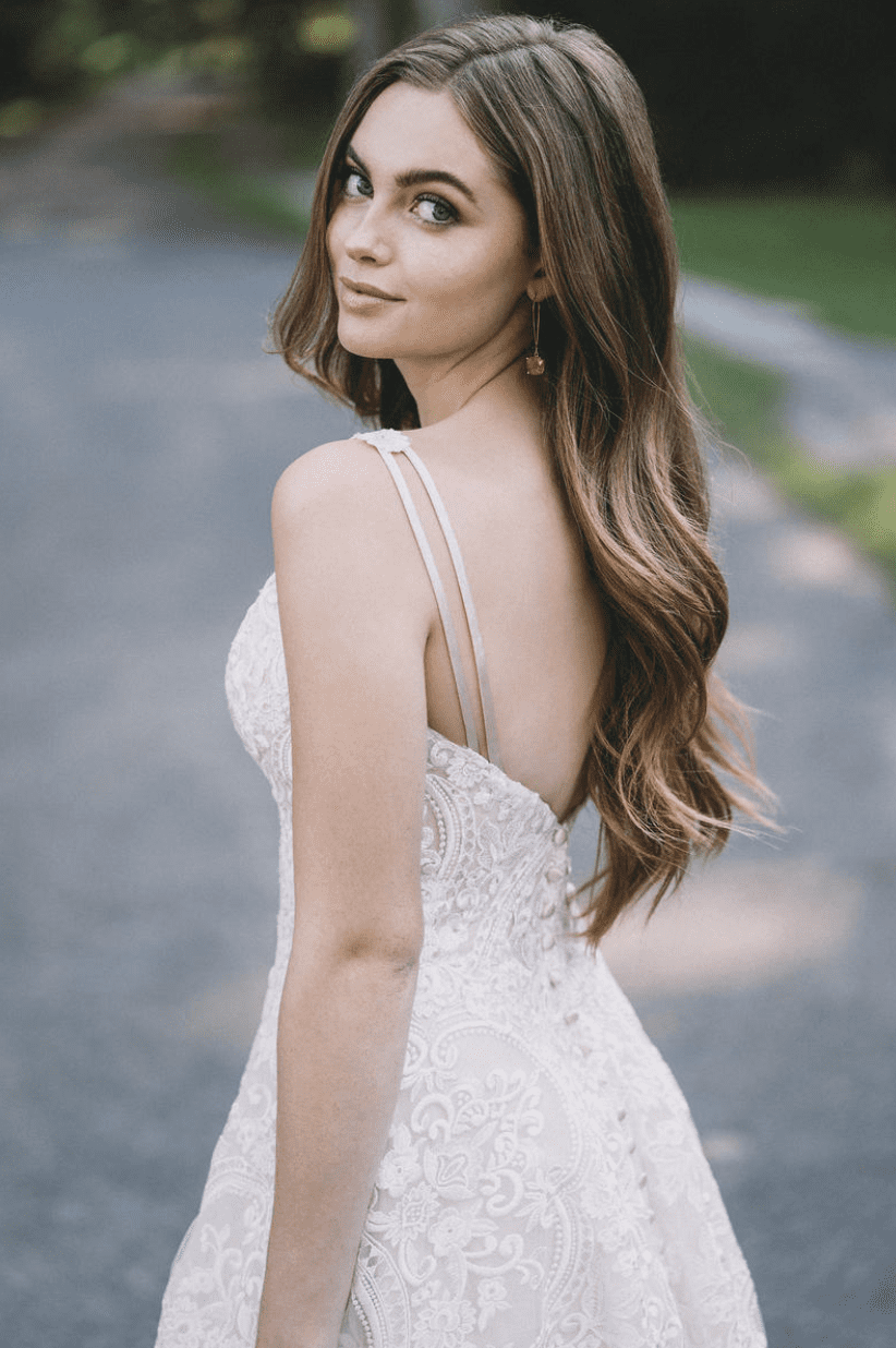 Diseño corte en A bordado