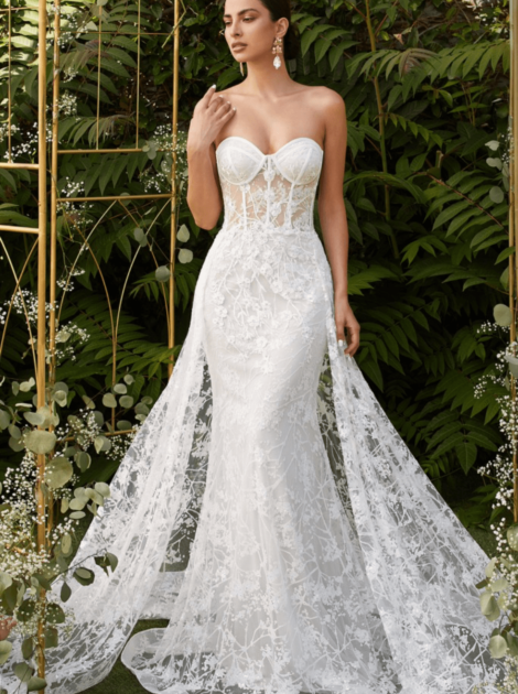 Vestido tipo corsé cola sobrepuesta