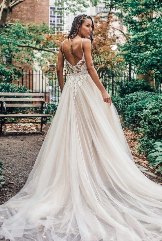 Vestido Corte A abertura con encaje