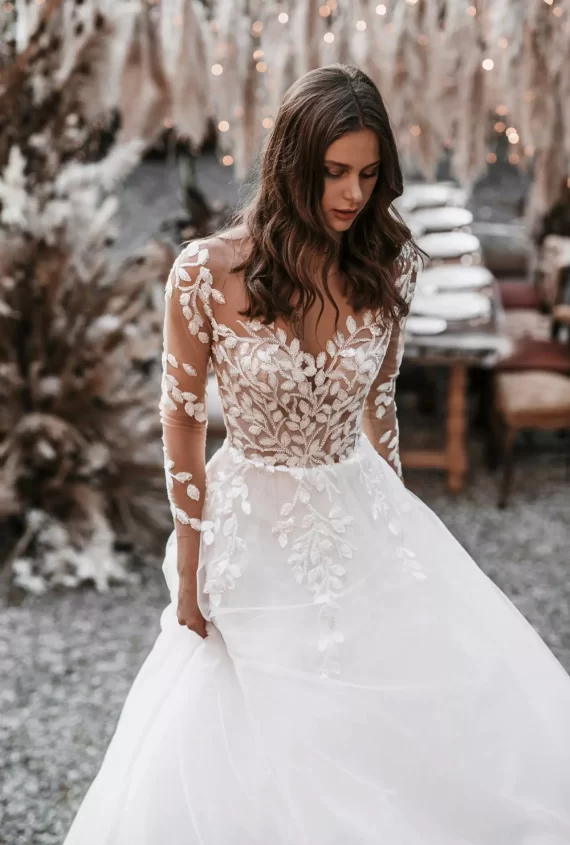 Vestido flores sobre transparencia