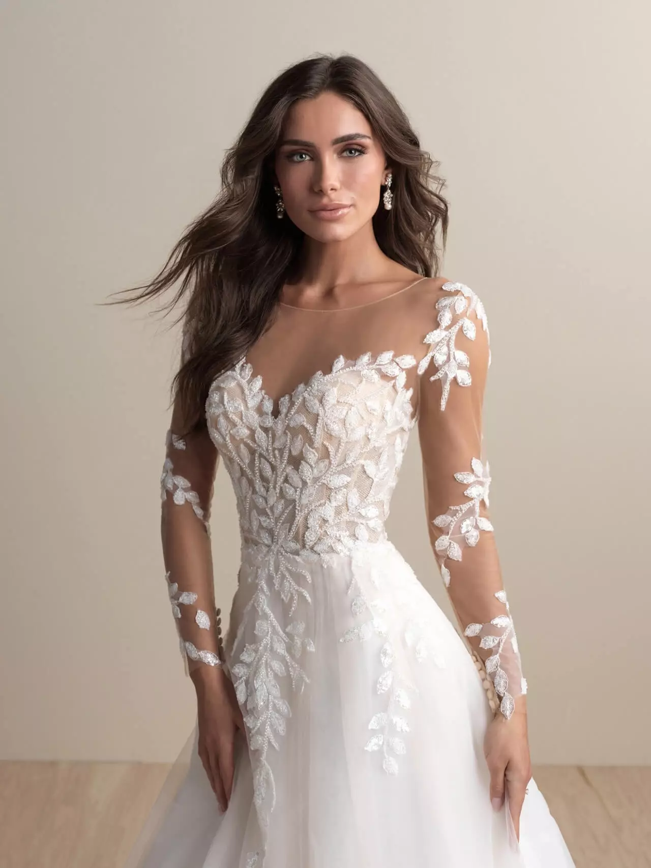 Vestido flores sobre transparencia